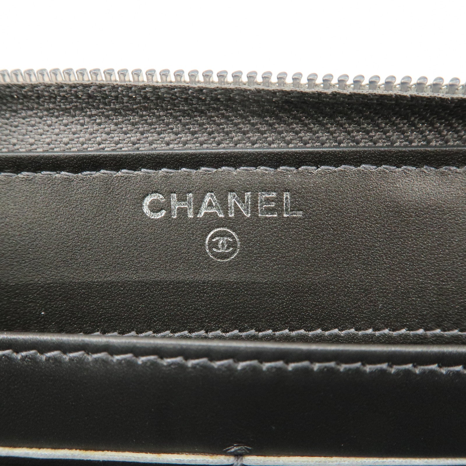CHANEL Matelasse Glitter Lambskin Round Zipper Long Wallet Used