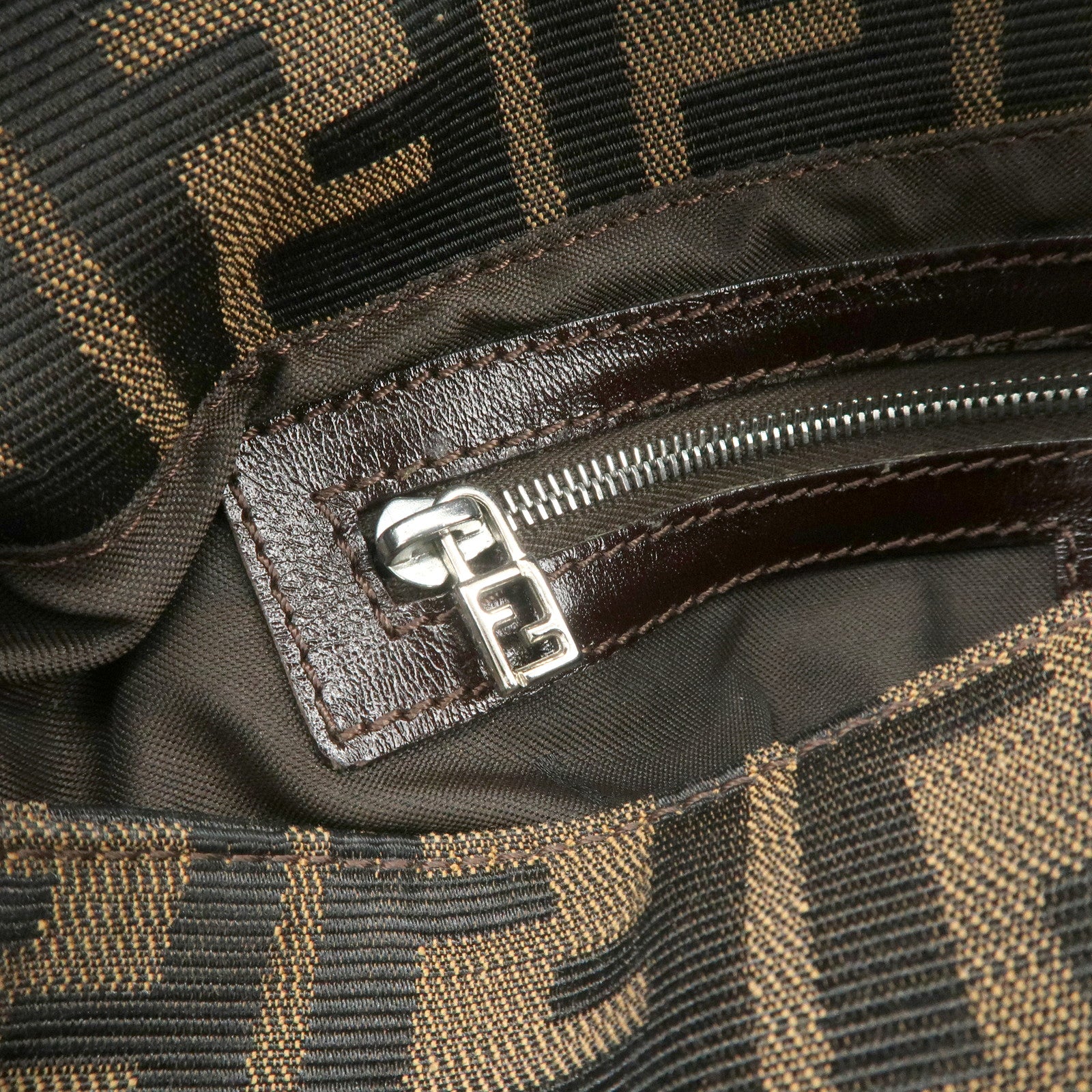 FENDI Mamma Baguette Canvas Leather Shoulder Bag Silver HDW 26325 Used