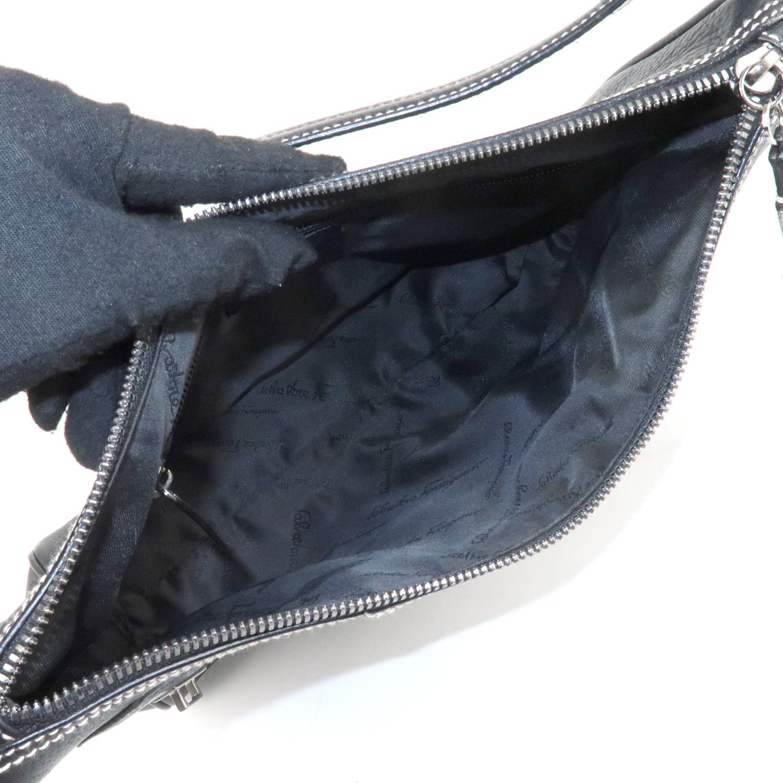 Salvatore Ferragamo Gancini Leather Shoulder Bag AF-21 3754 Used