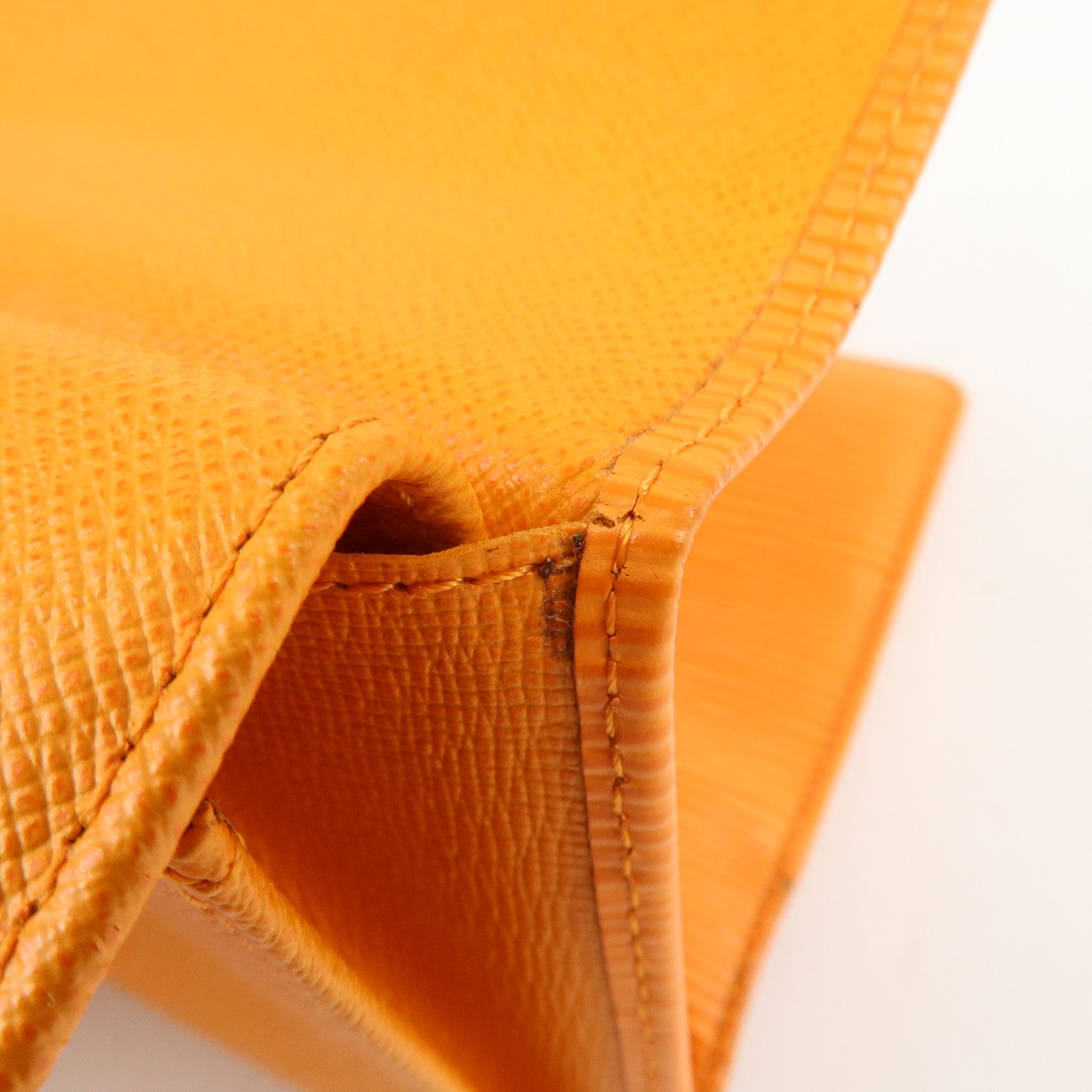 Louis Vuitton Epi Porte Tresor International Mandarin M6338H Used