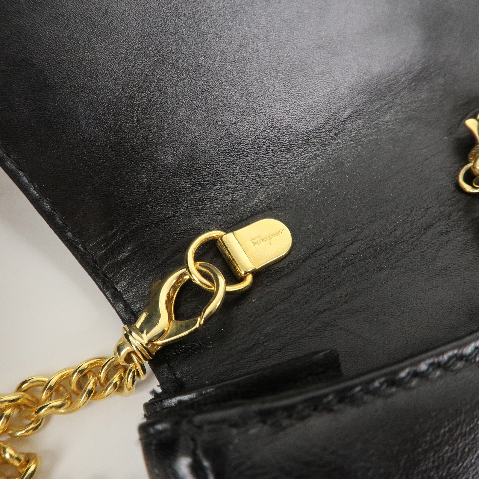 Ferragamo Varra Leather Chain Shouder Bag Gold Chain Black Used