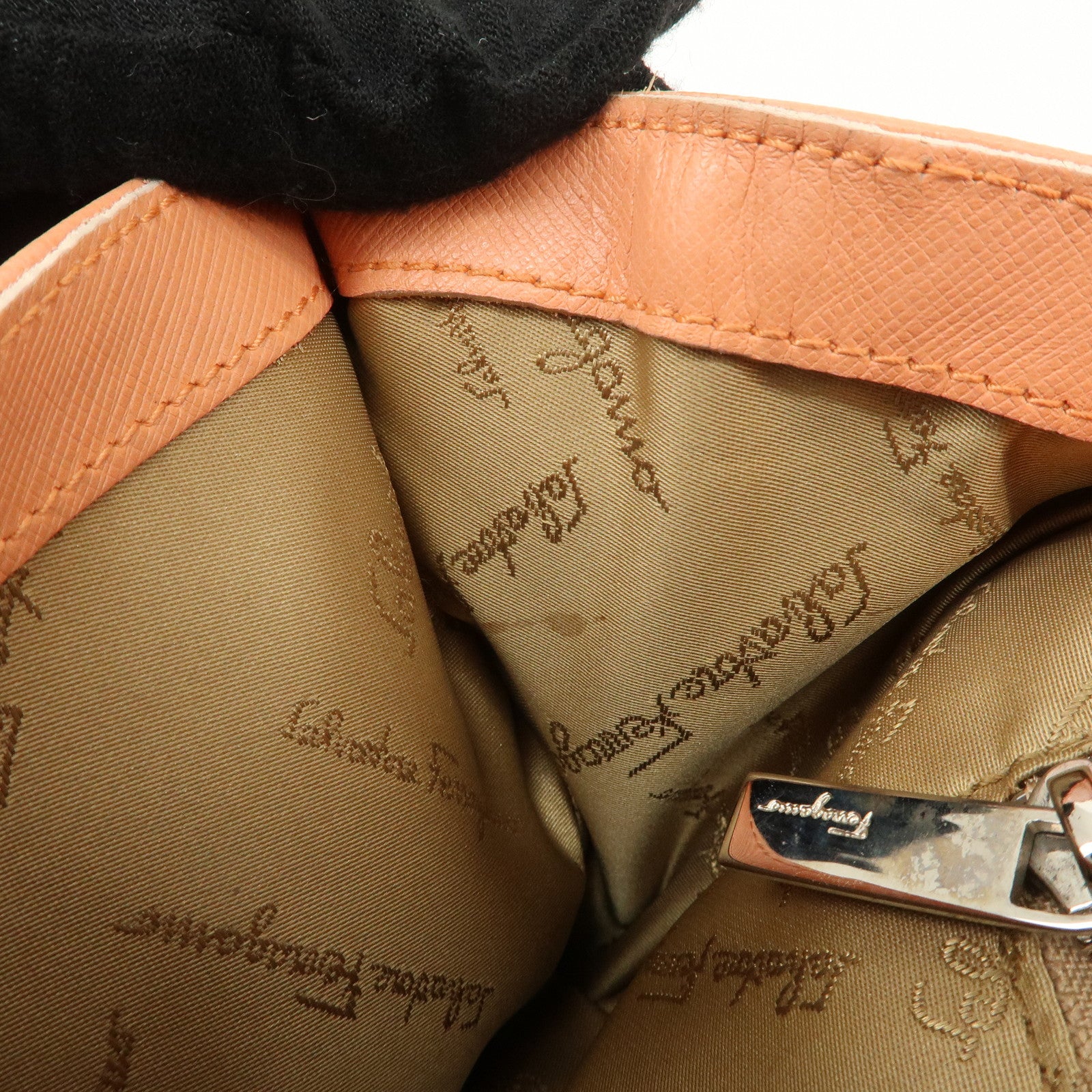Salvatore Ferragamo Gancini Leather Shoulder Bag EE-21 6304 Used