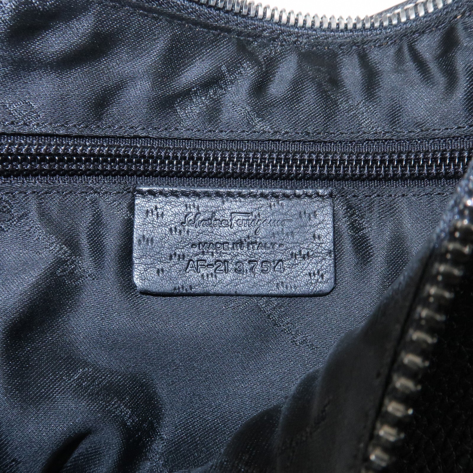 Salvatore Ferragamo Gancini Leather Shoulder Bag AF-21 3754 Used