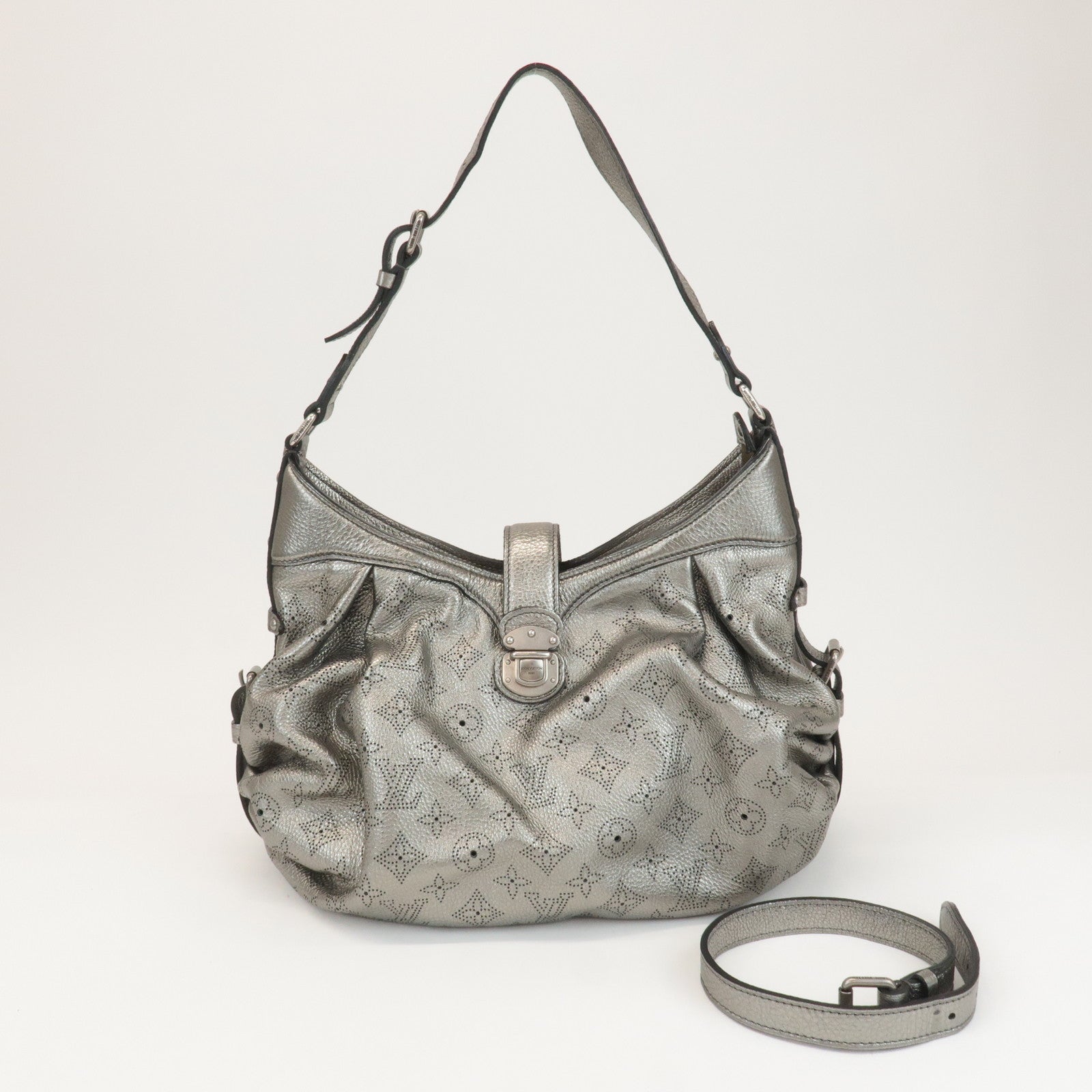 Louis Vuitton Monogram Mahina XS Shoulder Bag Metallic Silver M95718 Used