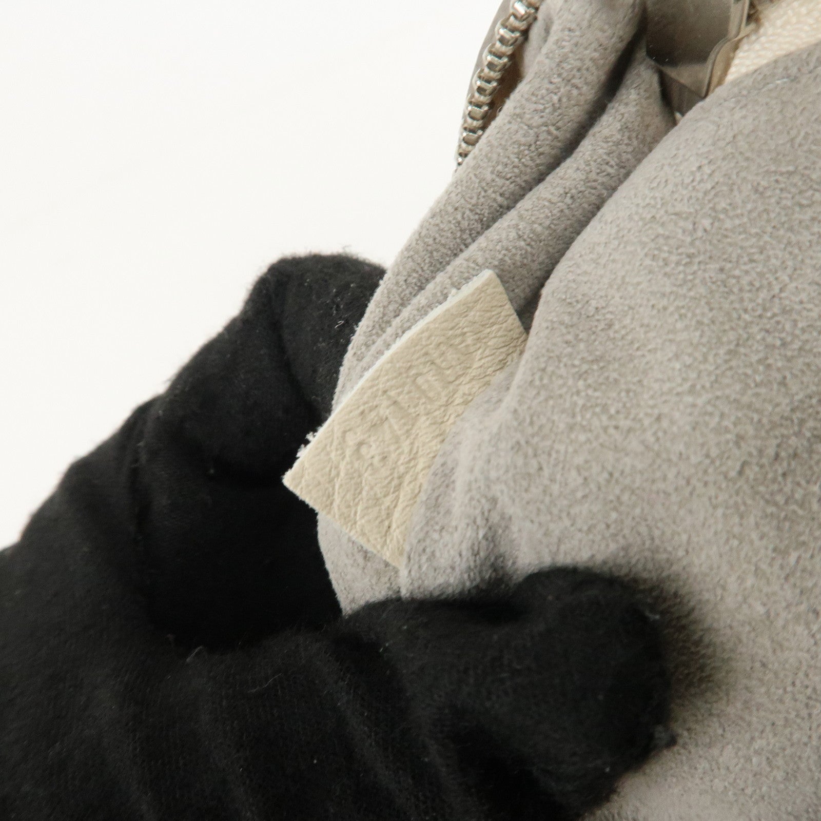 Louis Vuitton Monogram Mahina XL Shoulder Bag Blanc M93059 Used