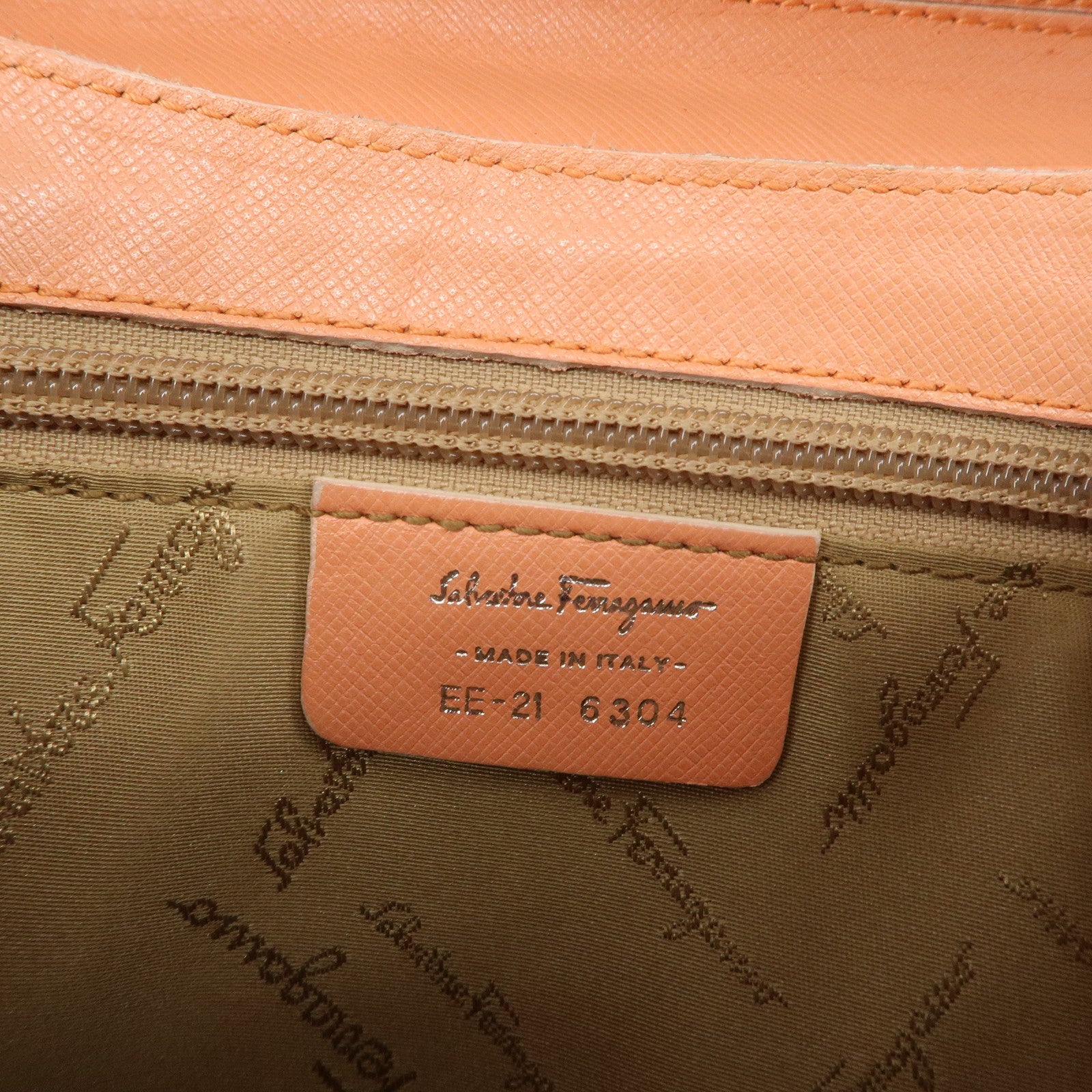Salvatore Ferragamo Gancini Leather Shoulder Bag EE-21 6304 Used