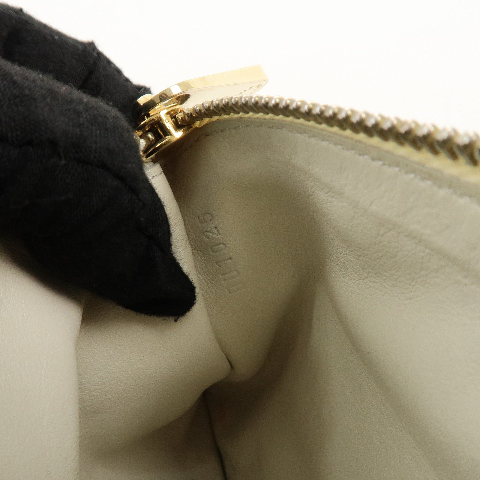 Louis Vuitton Suhari Inséparable Pouch Blanc M91937 Used