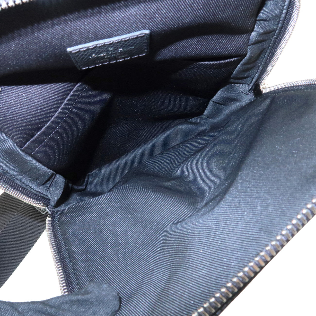 Louis Vuitton Taiga Avenue Sling Bag Shoulder Bag Noir M30443 Used