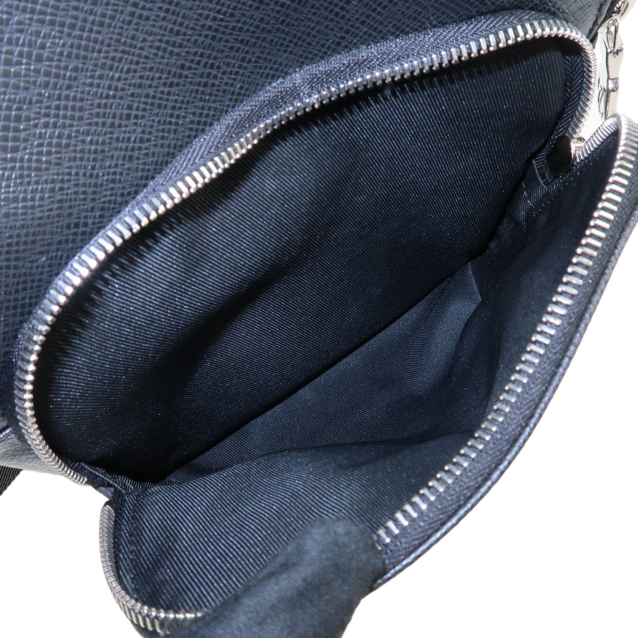 Louis Vuitton Taiga Avenue Sling Bag Shoulder Bag Noir M30443 Used