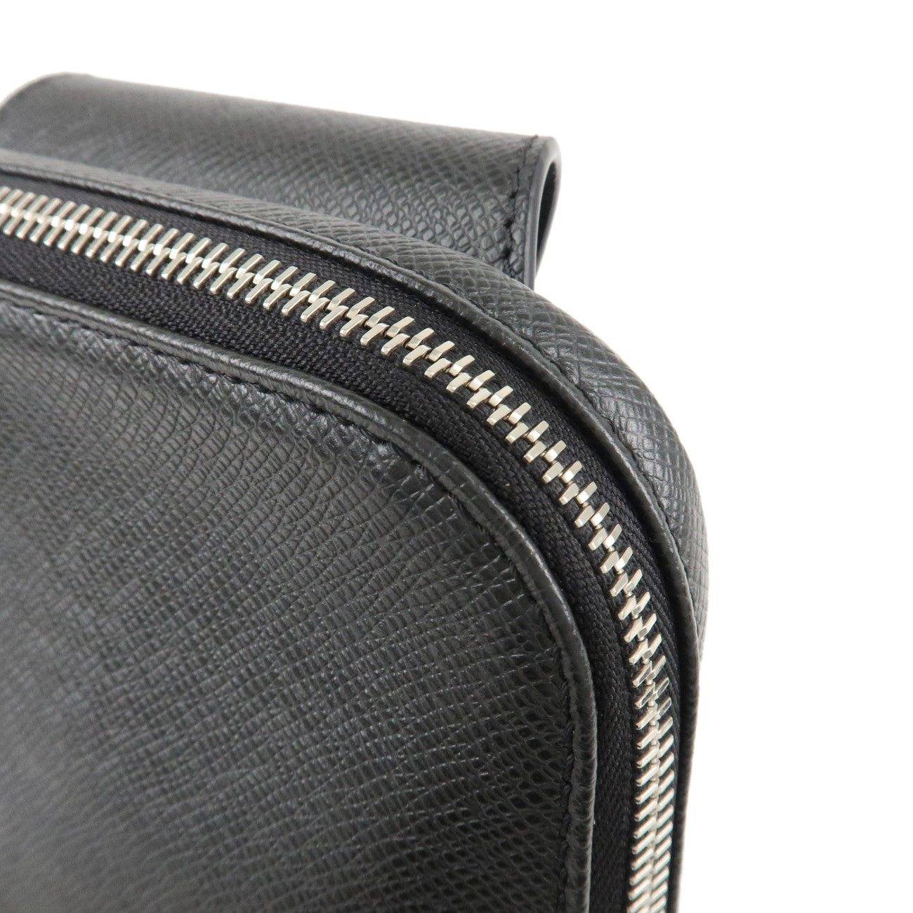 Louis Vuitton Taiga Avenue Sling Bag Shoulder Bag Noir M30443 Used