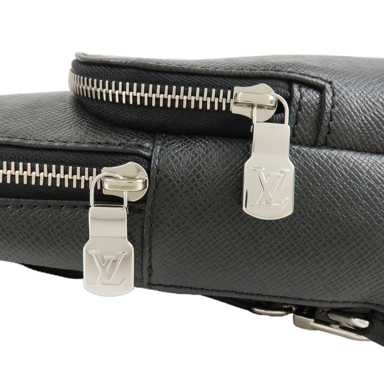 Louis Vuitton Taiga Avenue Sling Bag Shoulder Bag Noir M30443 Used