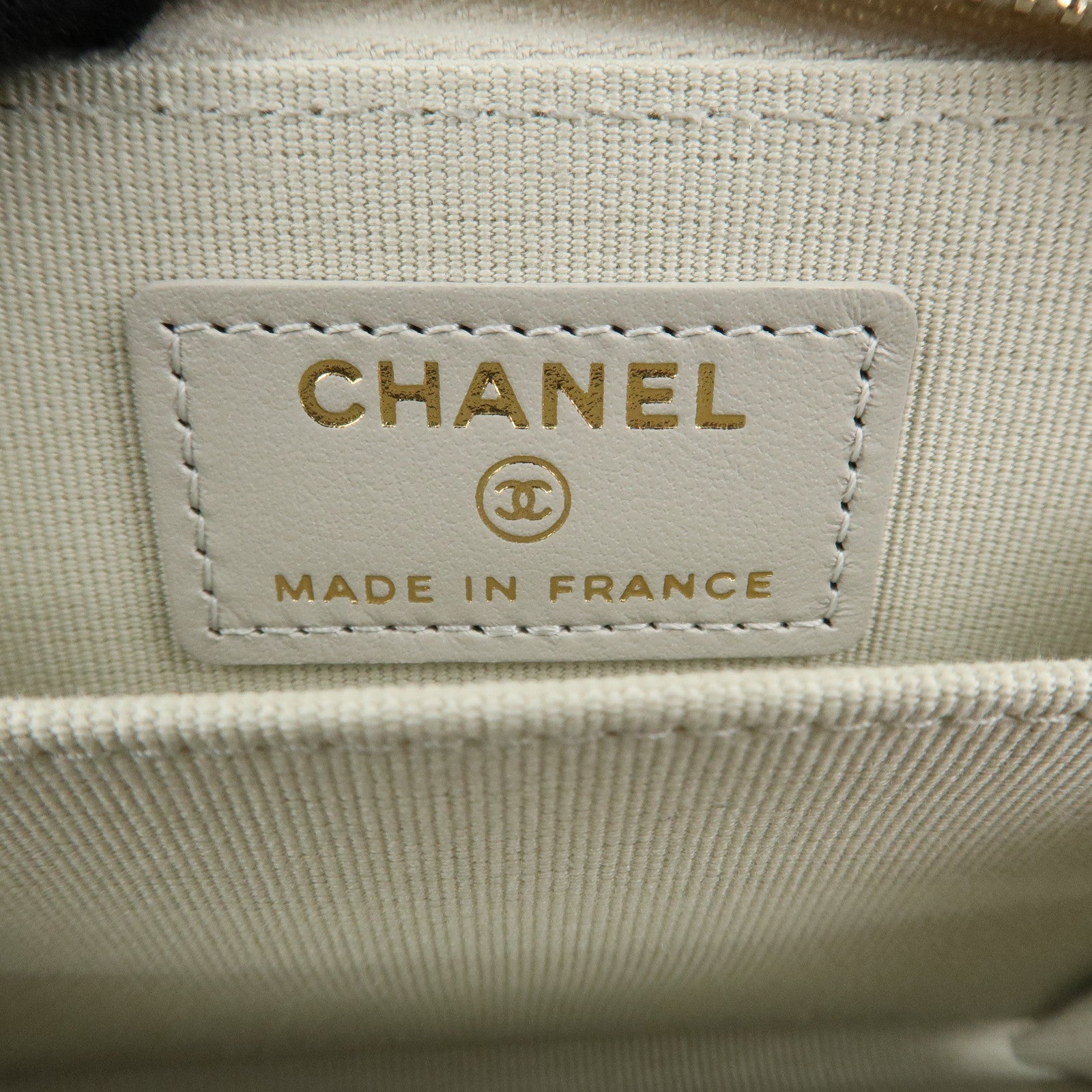 CHANEL Matelasse Caviar Skin Round Zipper Coin Case Ivory AP0216 Used