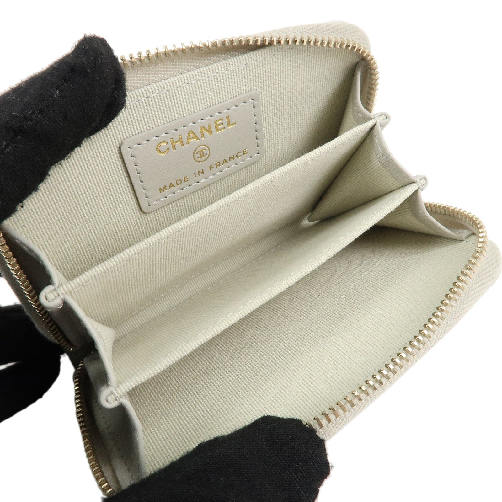 CHANEL Matelasse Caviar Skin Round Zipper Coin Case Ivory AP0216 Used