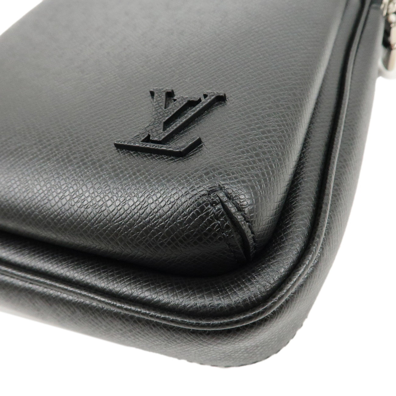 Louis Vuitton Taiga Avenue Sling Bag Shoulder Bag Noir M30863 Used
