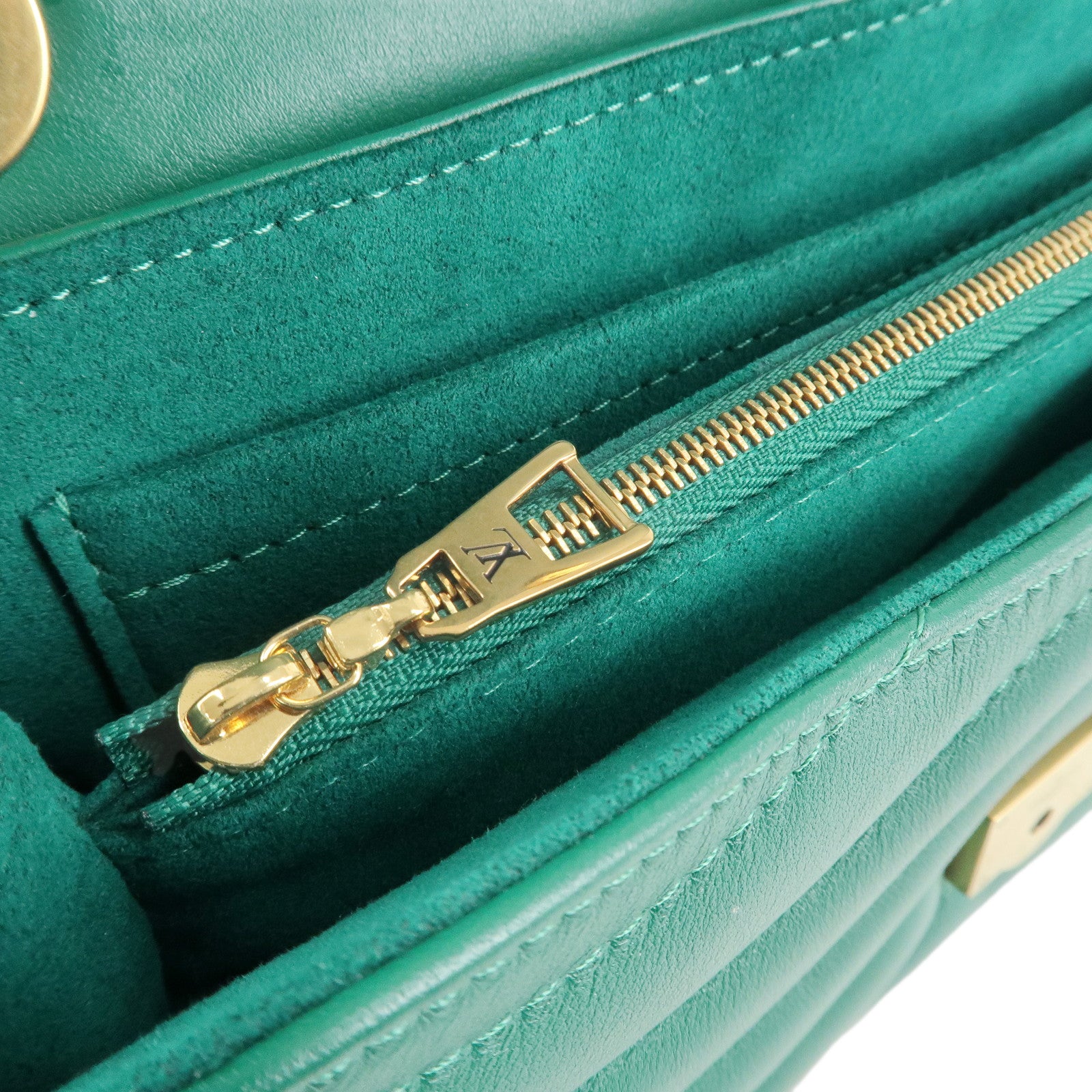 Louis Vuitton New Wave Chain Shoulder Bag Green M58664 Used