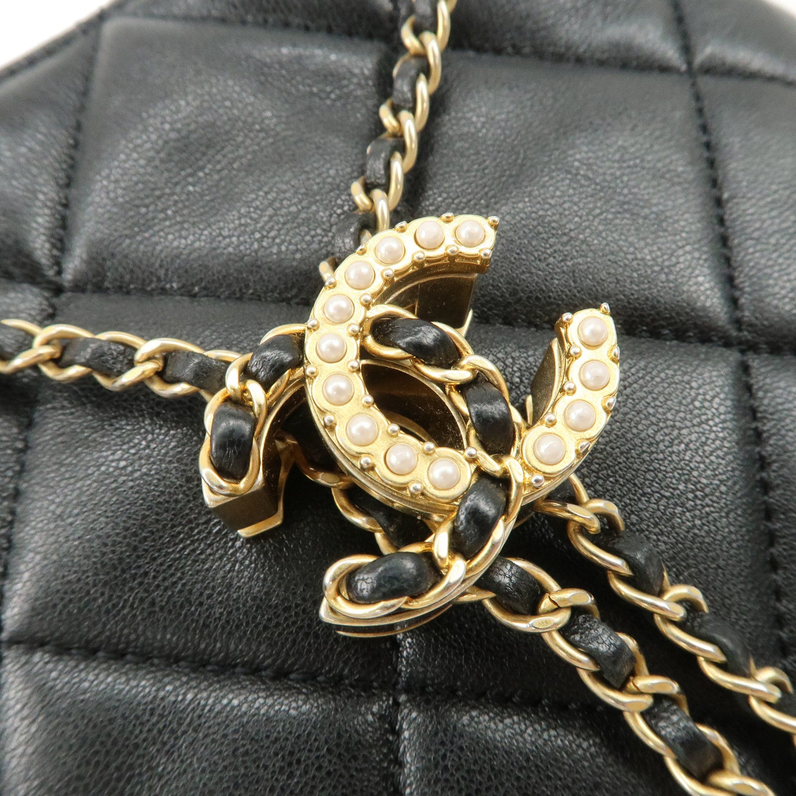 CHANEL Matelasse Lamb Skin Small Bucket Chain Shoulder Bag AS2786 Used