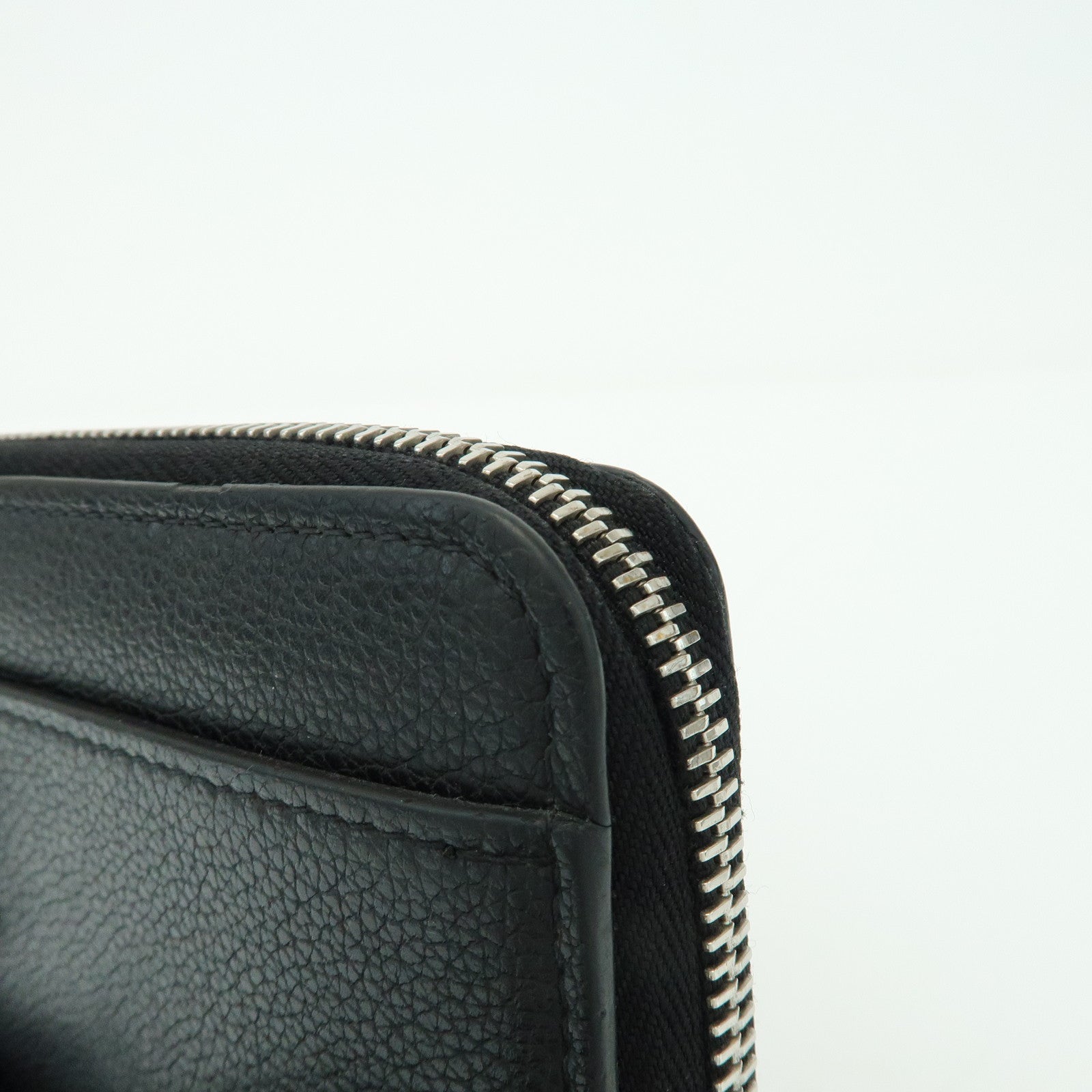 Louis Vuitton Leather Lockme Round Zippy Long Wallet Noir M62622