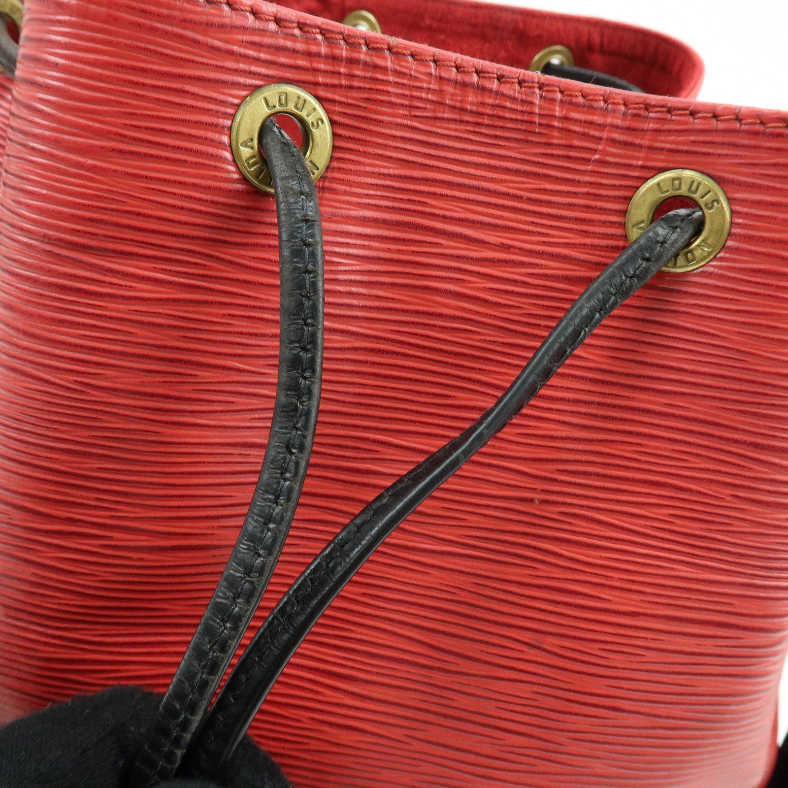 Louis Vuitton Epi Petit Noe Shoulder Bag Noir Castilian Red M44172