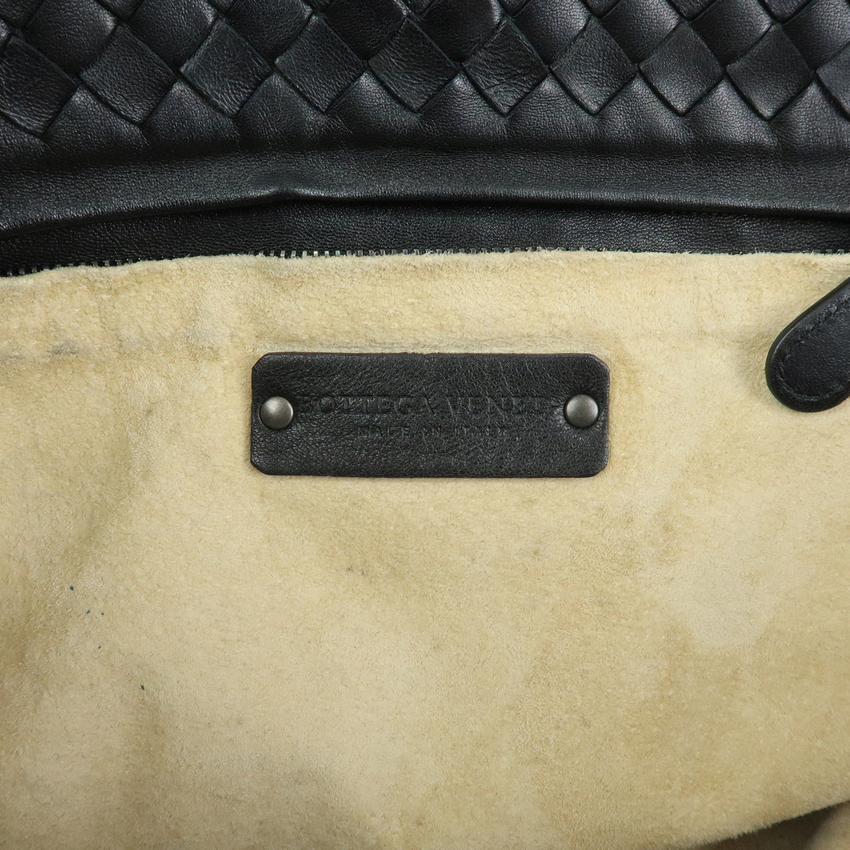 BOTTEGA VENETA Intrecciato Medium Garda Leather Hand Bag Black 179320
