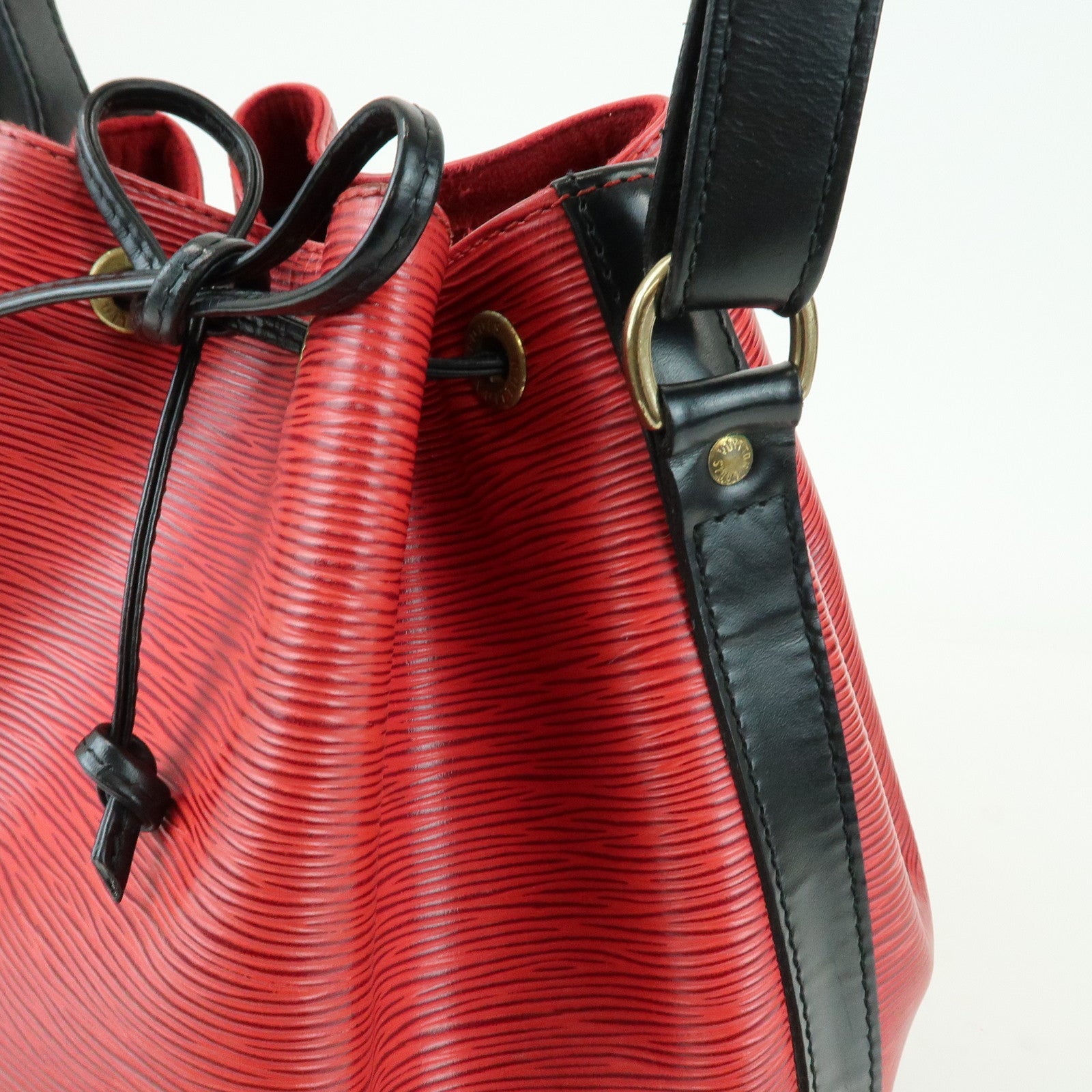 Louis Vuitton Epi Petit Noe Shoulder Bag Noir Castilian Red M44172