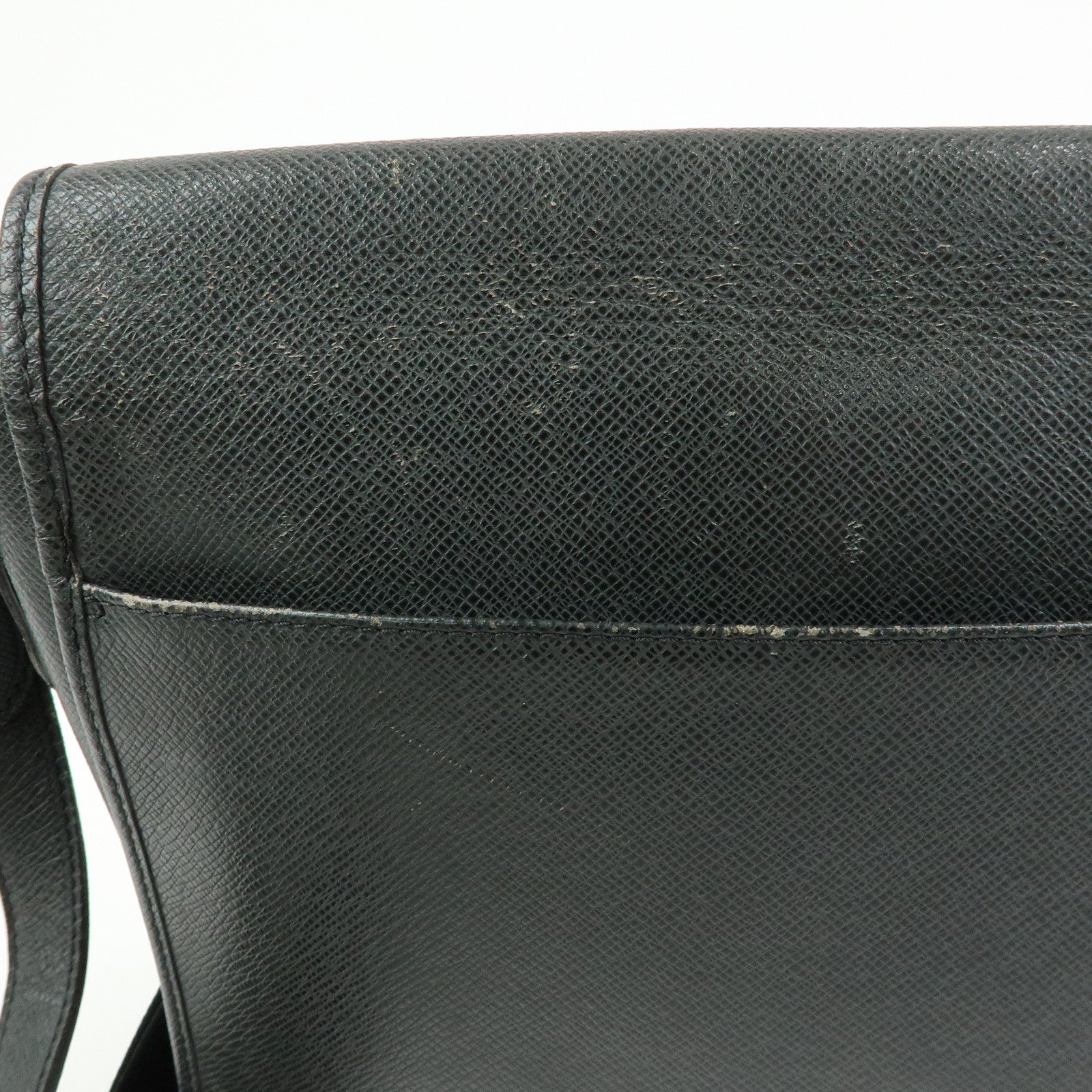 Louis Vuitton Taiga Andrei Leather Shoulder Bag Ardoise M32482