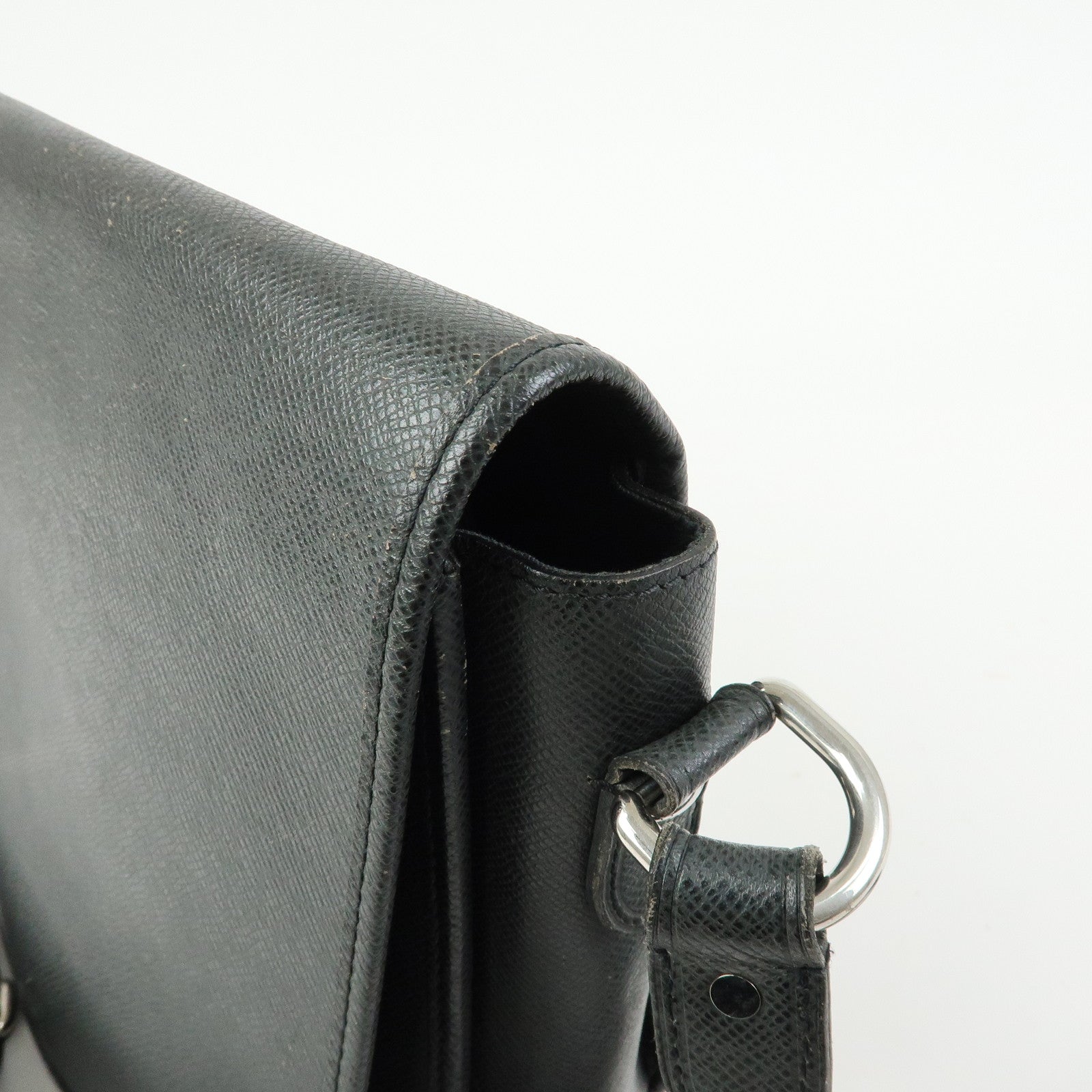Louis Vuitton Taiga Andrei Leather Shoulder Bag Ardoise M32482