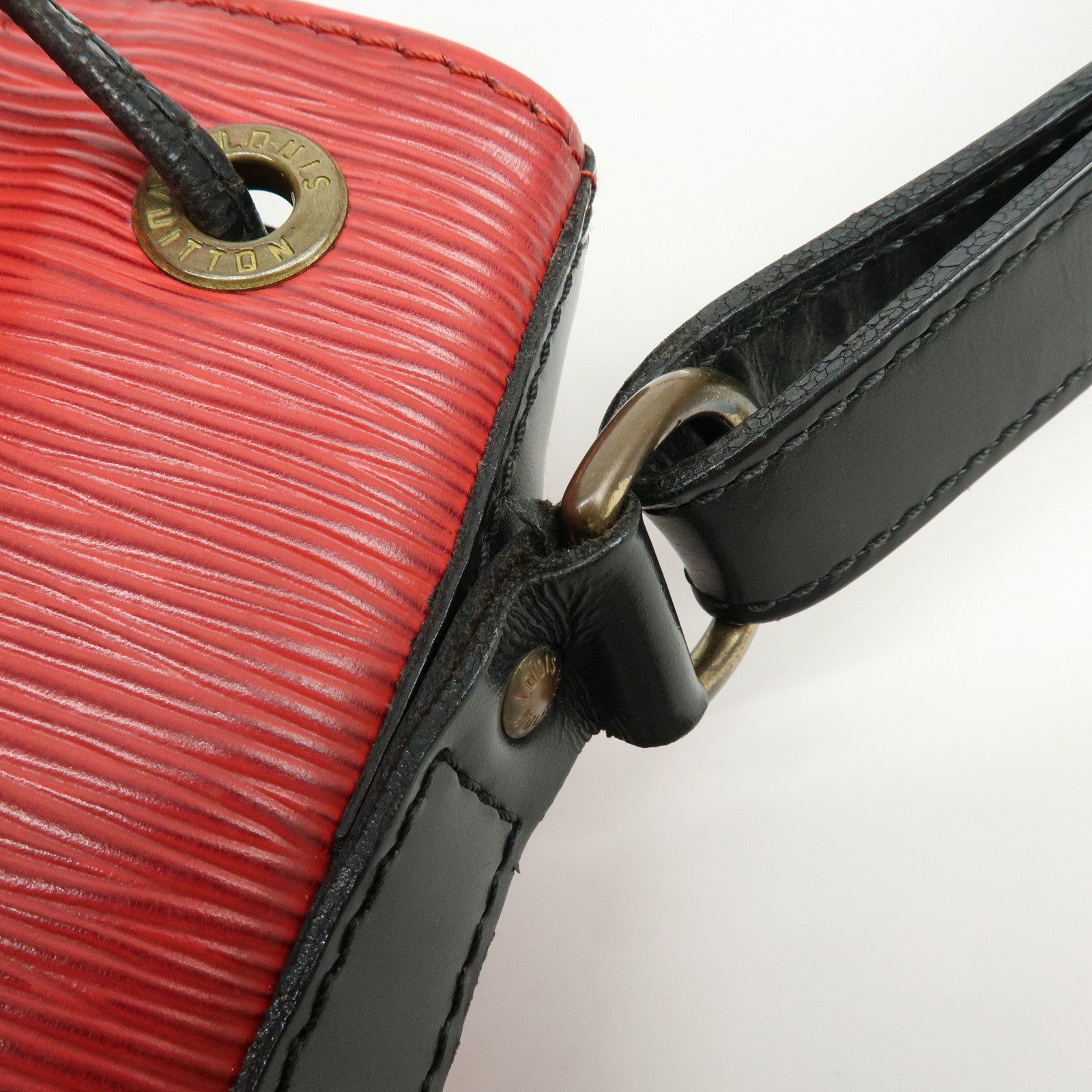 Louis Vuitton Epi Petit Noe Shoulder Bag Noir Castilian Red M44172