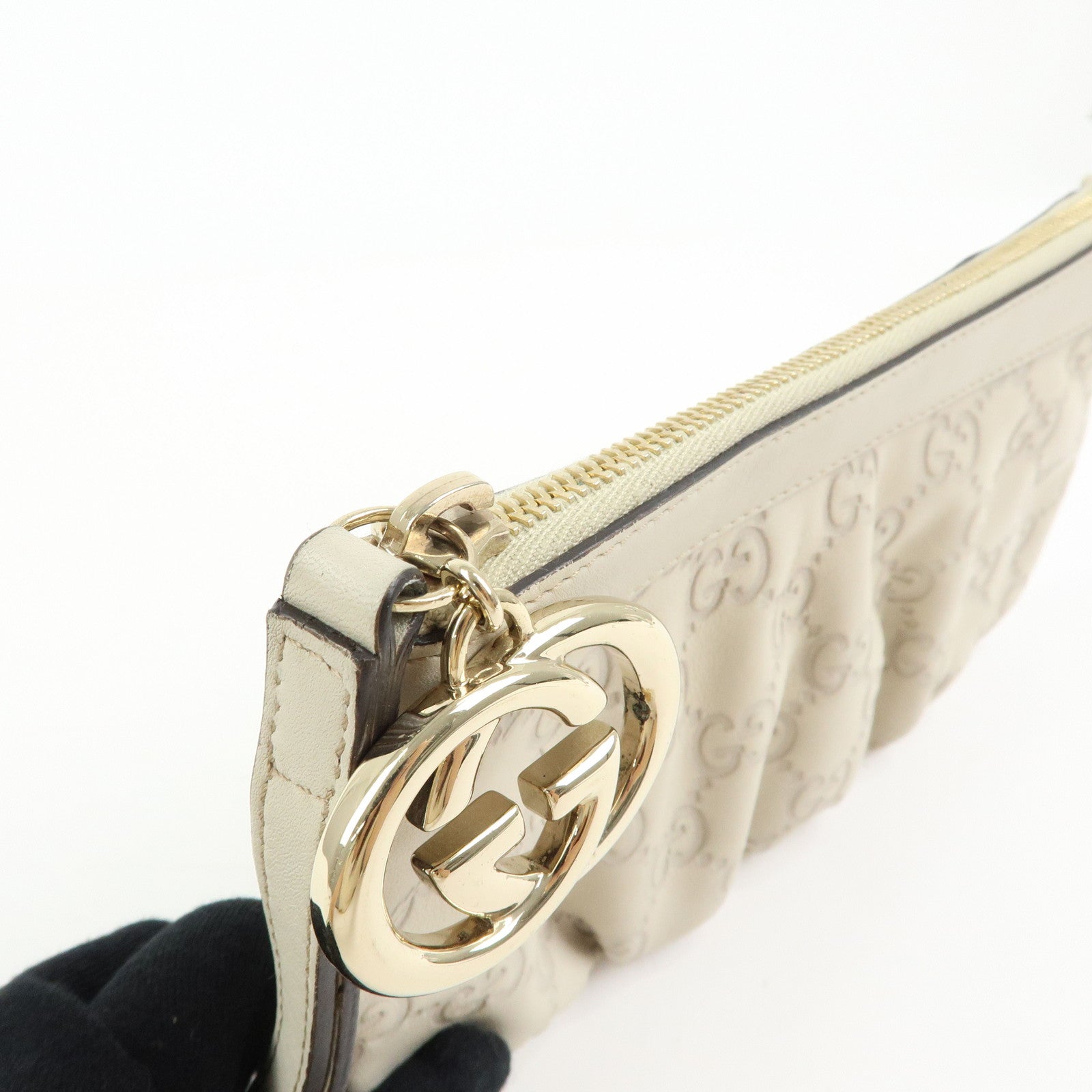 GUCCI Interlocking G Microguccissima Leather Pouch Ivory 212203