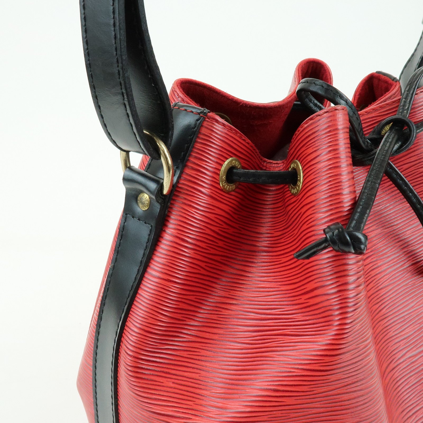Louis Vuitton Epi Petit Noe Shoulder Bag Noir Castilian Red M44172