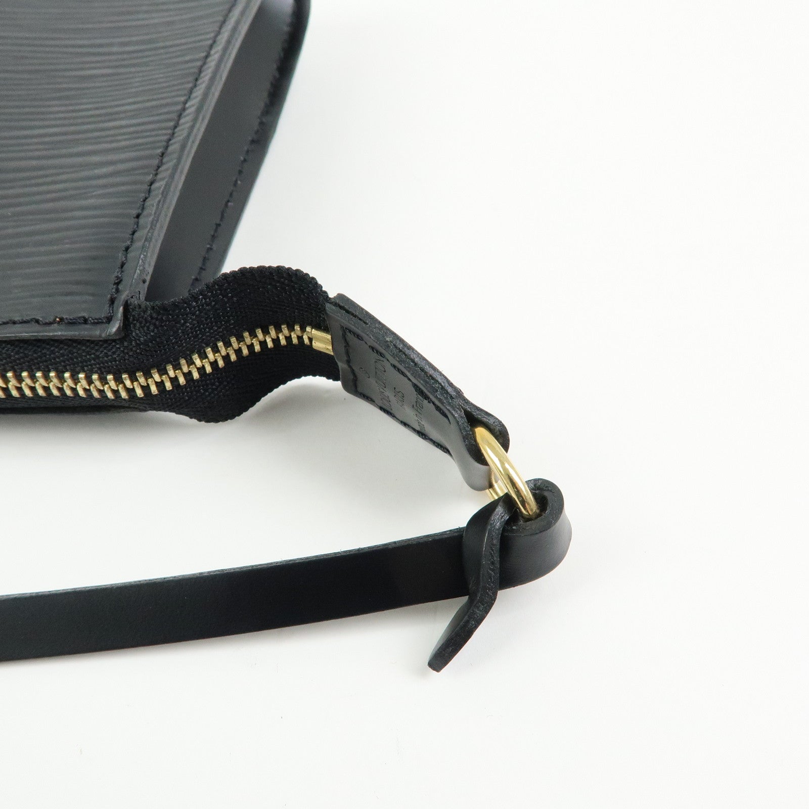 Louis Vuitton Epi Pochette Accessoires Hand Bag Noir M52942