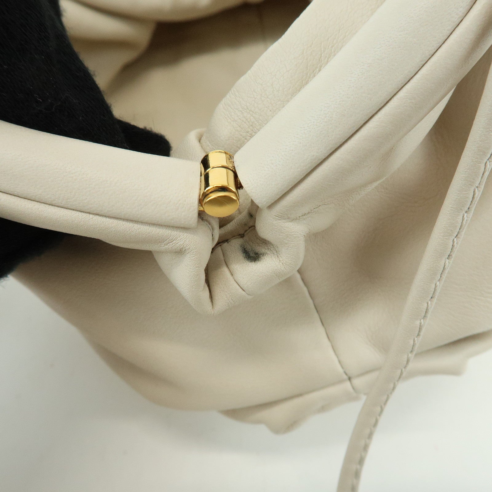 BOTTEGA VENETA Leather Mini The Pouch Shoulder Bag Ivory B08430507I