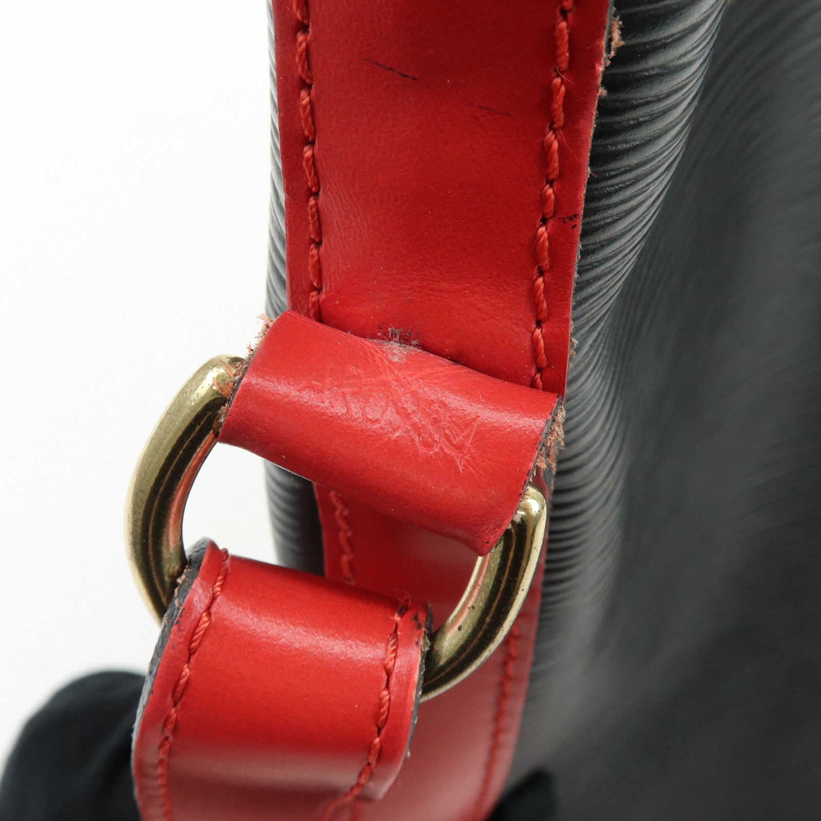 Louis Vuitton Epi Noe Leather Shoulder Bag Noir Castilian Red M44017