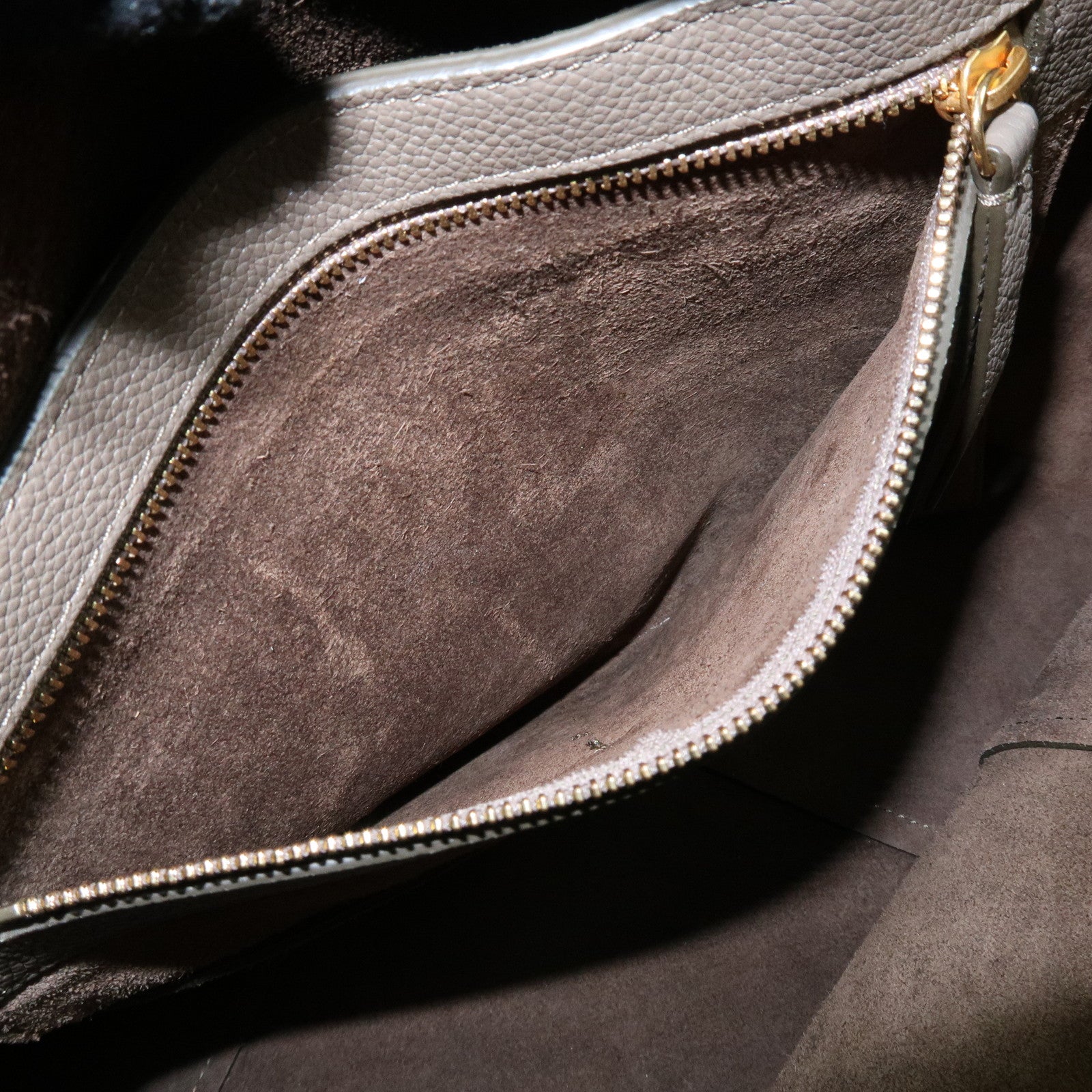 CELINE Cabas Phantom Soft Grained Calf Leather Medium Tote Bag