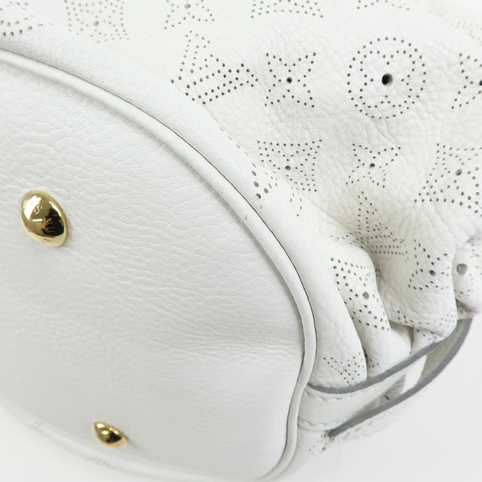 Louis Vuitton Monogram Mahina XL Leather Shoulder Bag Blanc M95715