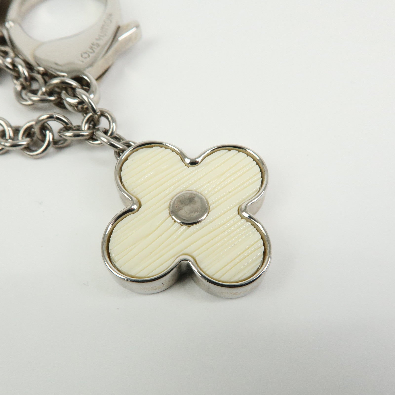 Louis Vuitton Bijoux Sac Fleur de Epi Bag Charm Silver White M65085