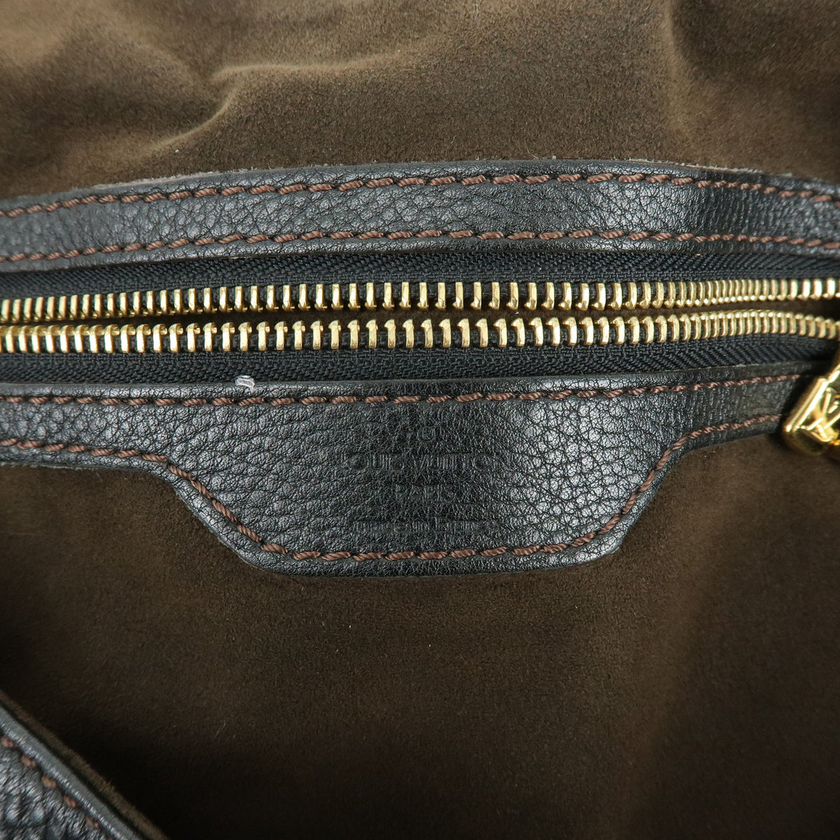 Louis Vuitton Monogram Leather Mahina L Shoulder Bag Noir M95765