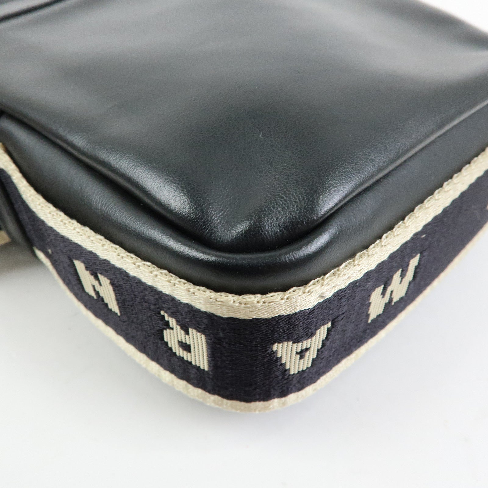 MARNI BEY Logo Leather Shoulder Bag Crossbody Bag Black