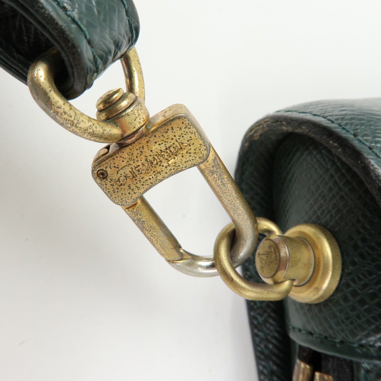 Louis Vuitton Taiga Baikal Clutch Bag Pouch Epicea M30184