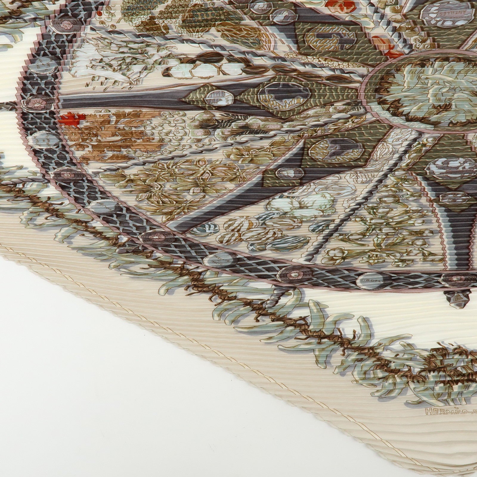 HERMES Pleated Carre 90 Silk 100% Scarf AUXPAYS DES EPICES Ivory Beige