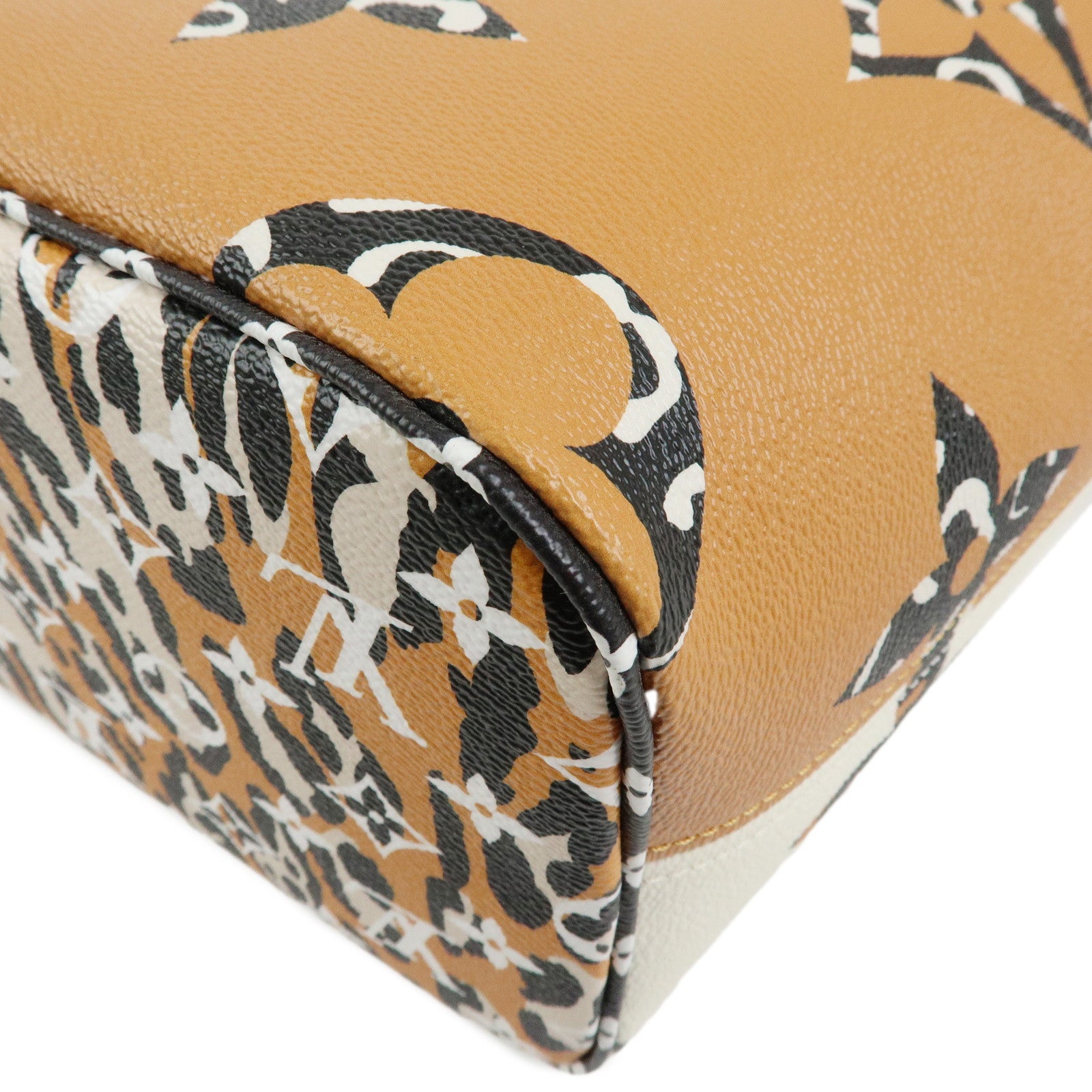 Louis Vuitton Monogram Jungle Neverfull MM Canvas Tote Bag M44716