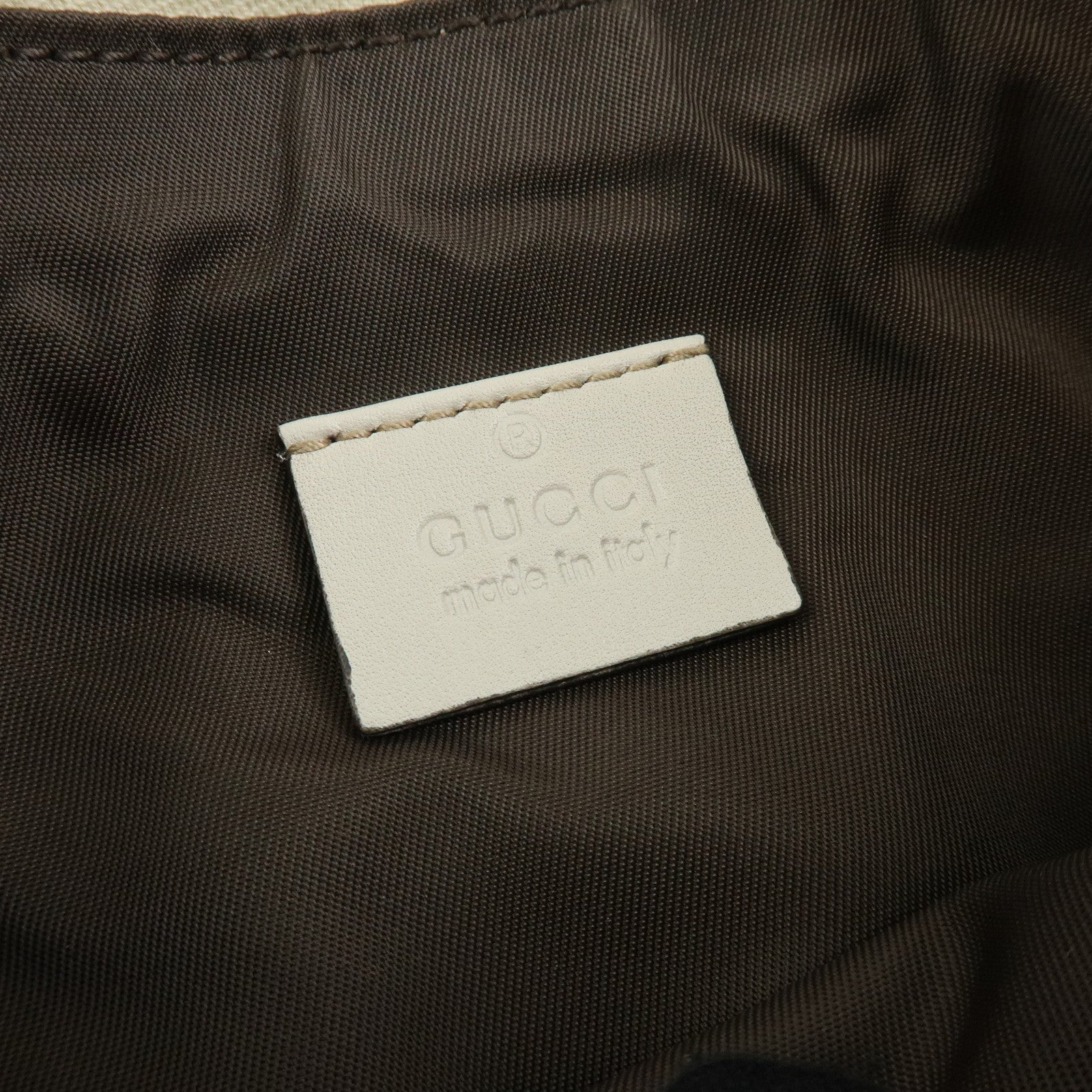 GUCCI Interlocking G Microguccissima Leather Pouch Ivory 212203