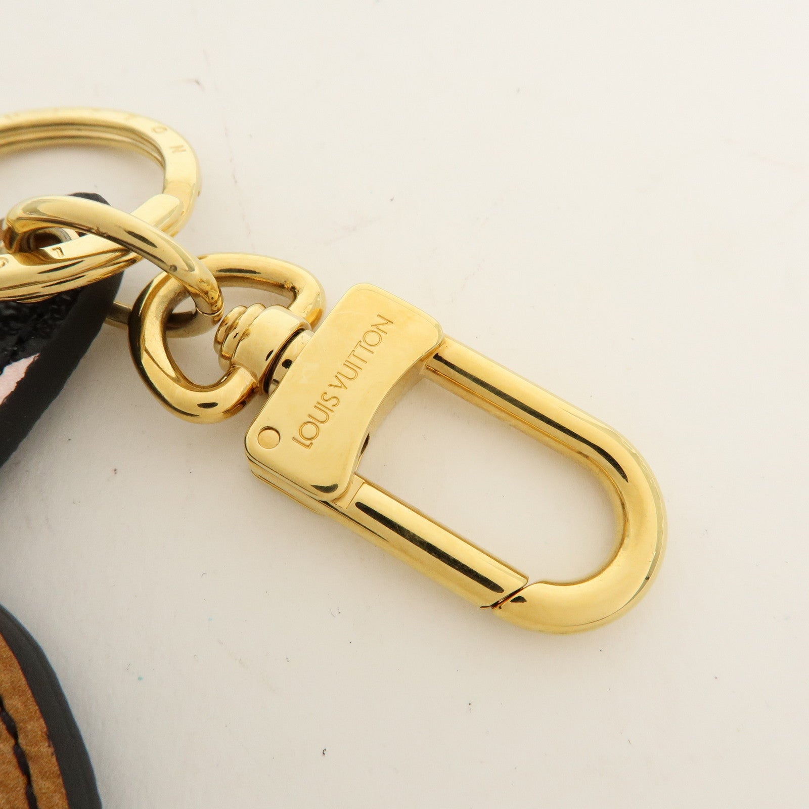 Louis Vuitton Illustre Wild At Heart Bag Charm Key Ring Arizona M00424