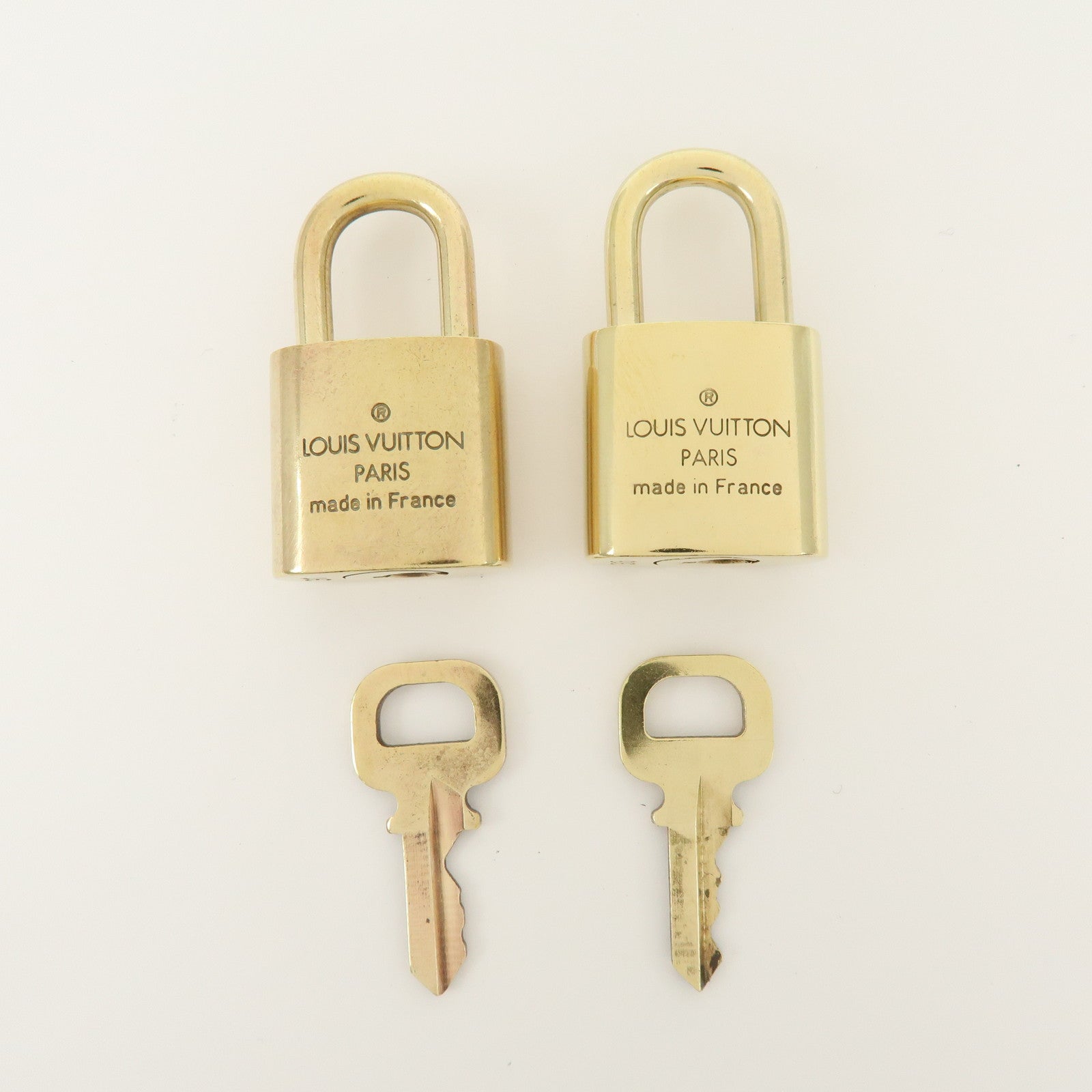 Louis Vuitton Set of 10 Metal Lock & Key Cadena Key Lock Gold