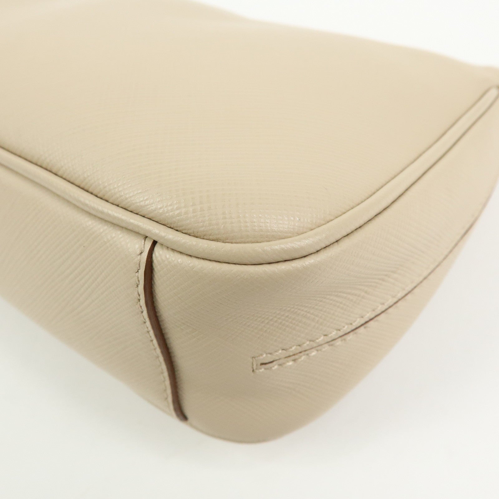 Ferragamo Gancini Leather Chain Shoulder Bag Hand Bag Light Beige