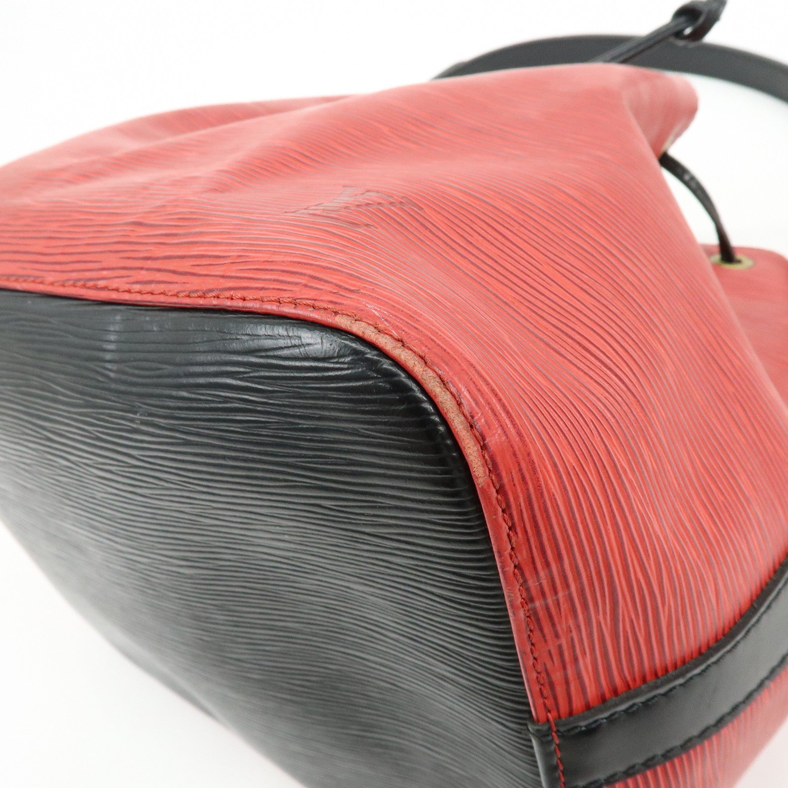 Louis Vuitton Epi Petit Noe Shoulder Bag Noir Castilian Red M44172