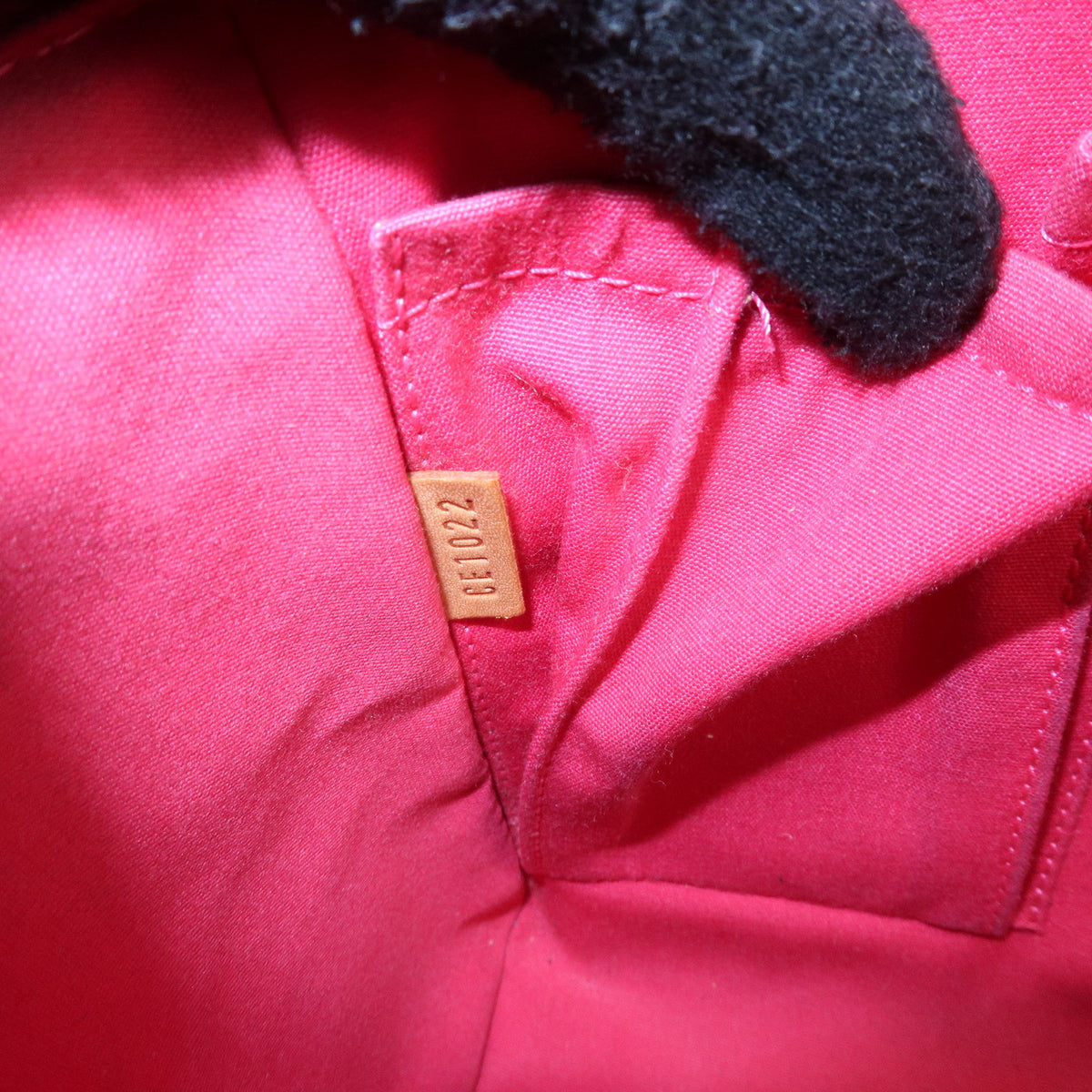 Louis Vuitton Monogram Vernis Sullivan Vertical Fuchsia Pink M91259