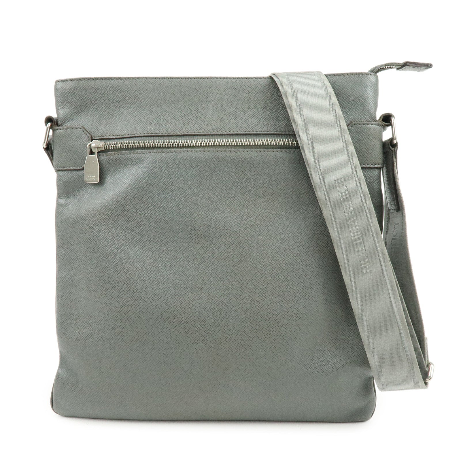 Louis Vuitton Sasha Taiga Leather Messenger Bag Glacier M32630