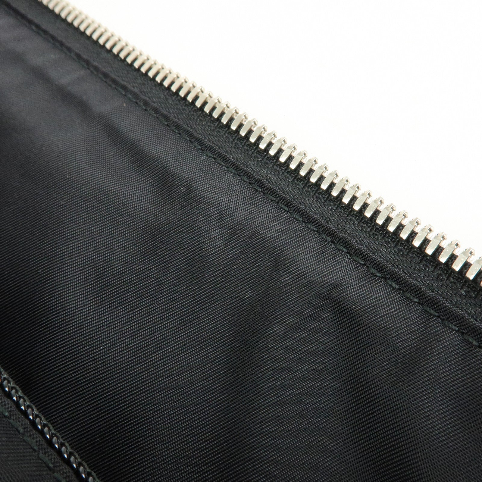 GUCCI Sherry GG Supreme Leather Messenger Bag Beige Black 523335