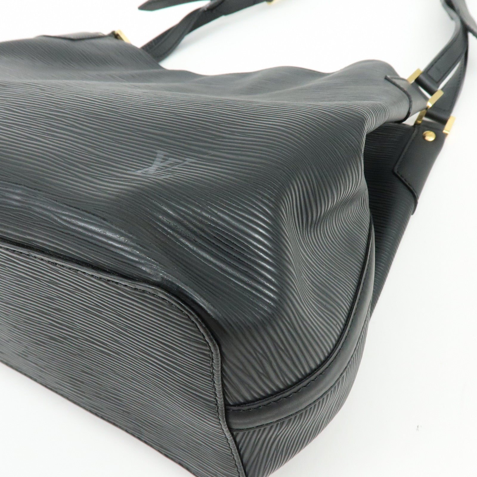Louis Vuitton Epi Mandala MM Shoulder Bag Noir Black M58892