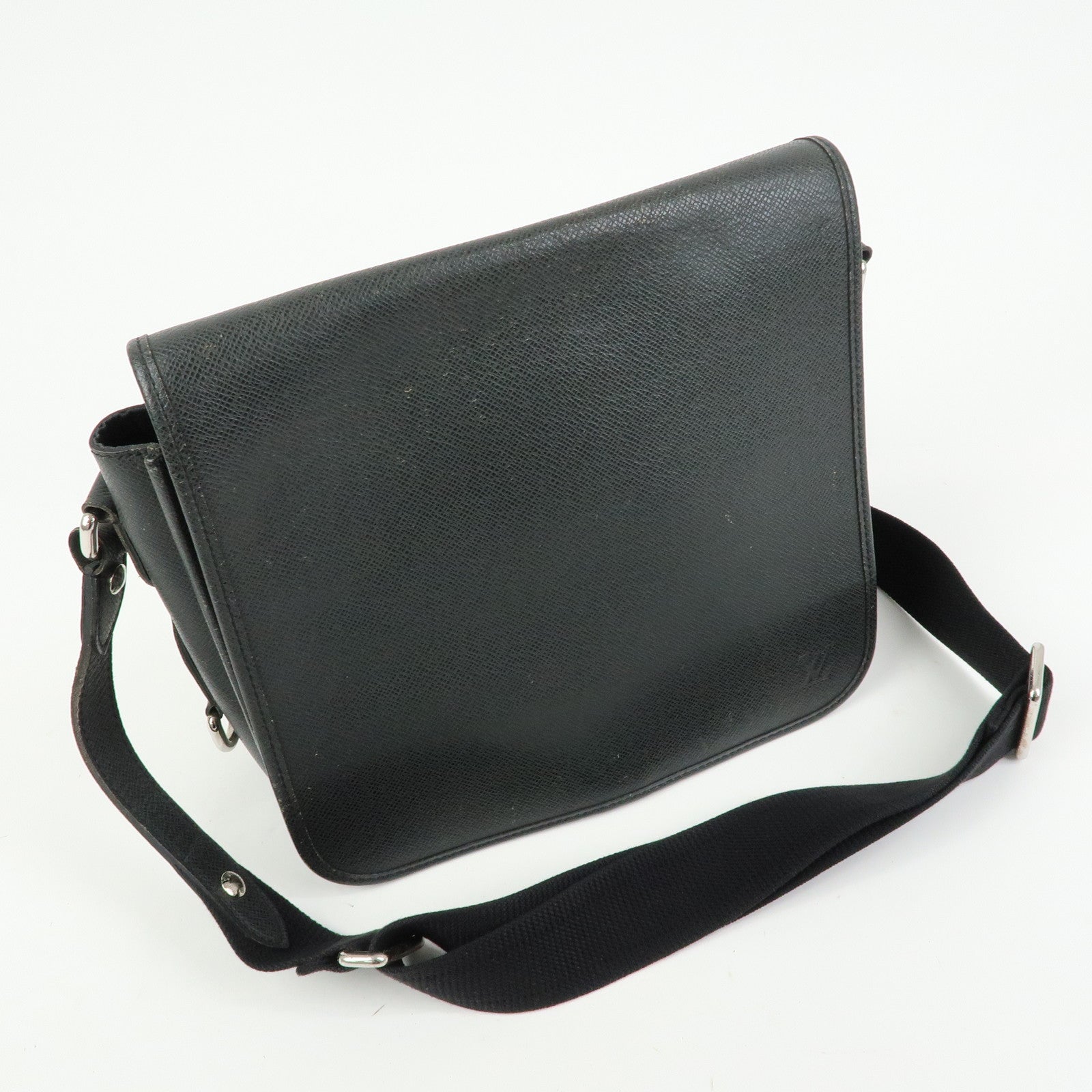 Louis Vuitton Taiga Andrei Leather Shoulder Bag Ardoise M32482